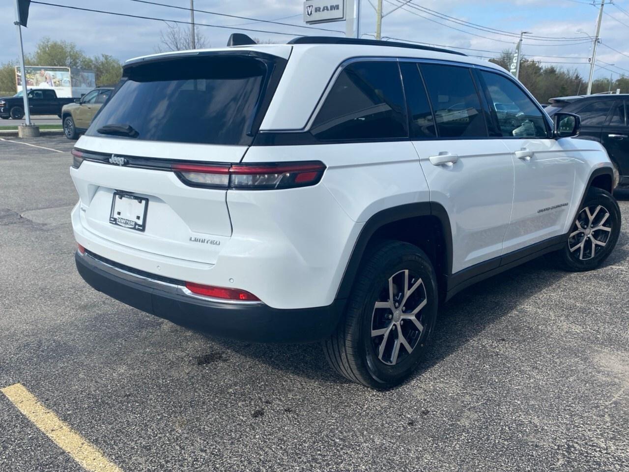 2024 Jeep Grand Cherokee LIMITED 4X4 Photo