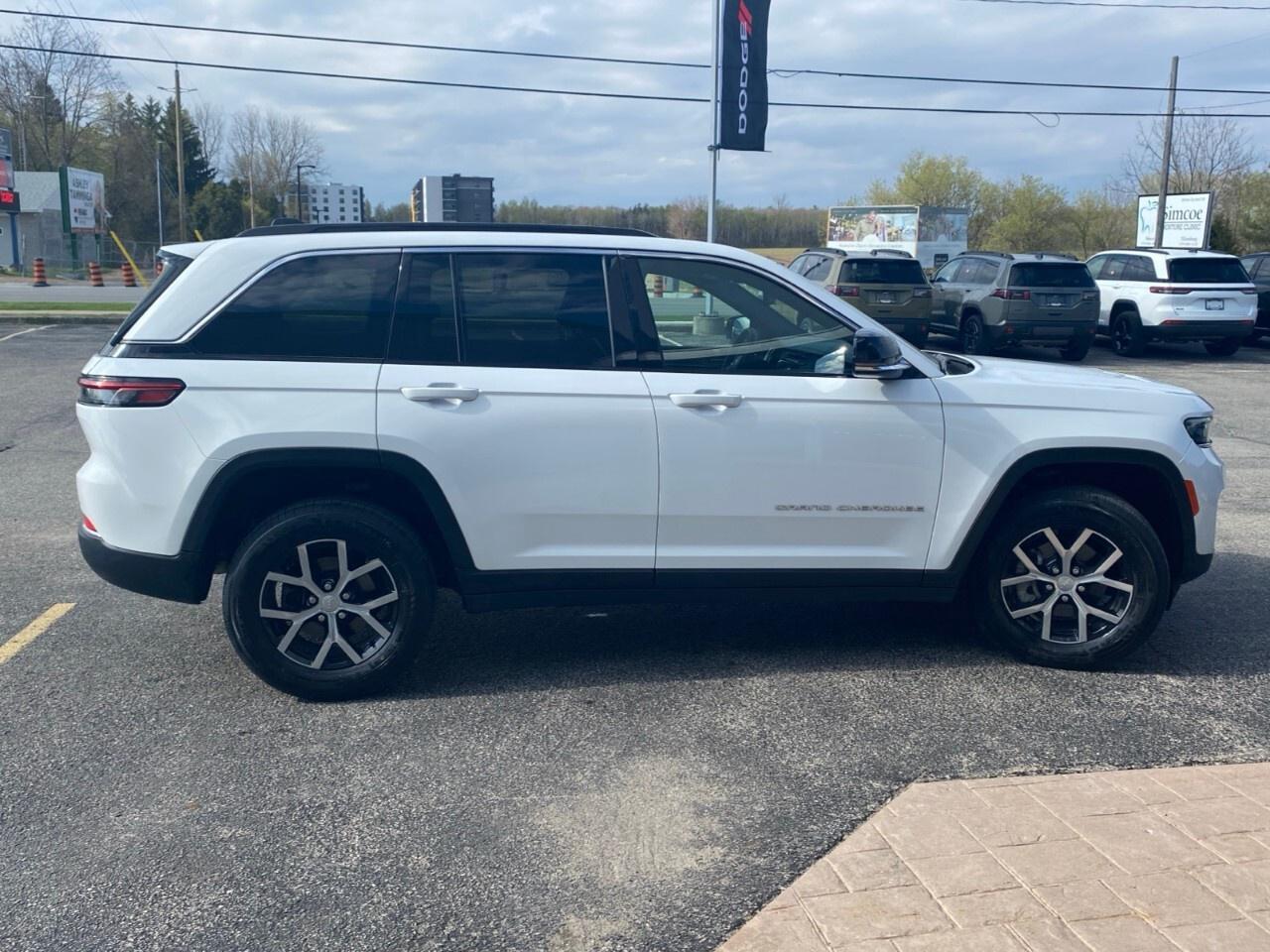 2024 Jeep Grand Cherokee LIMITED 4X4 Photo
