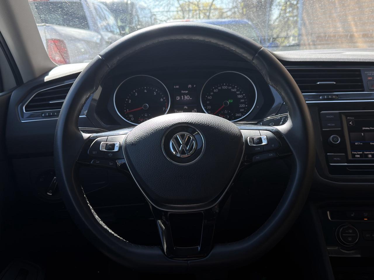 2020 Volkswagen Tiguan Comfortline 4Motion Pearl white Pano Roof   Leathe Photo
