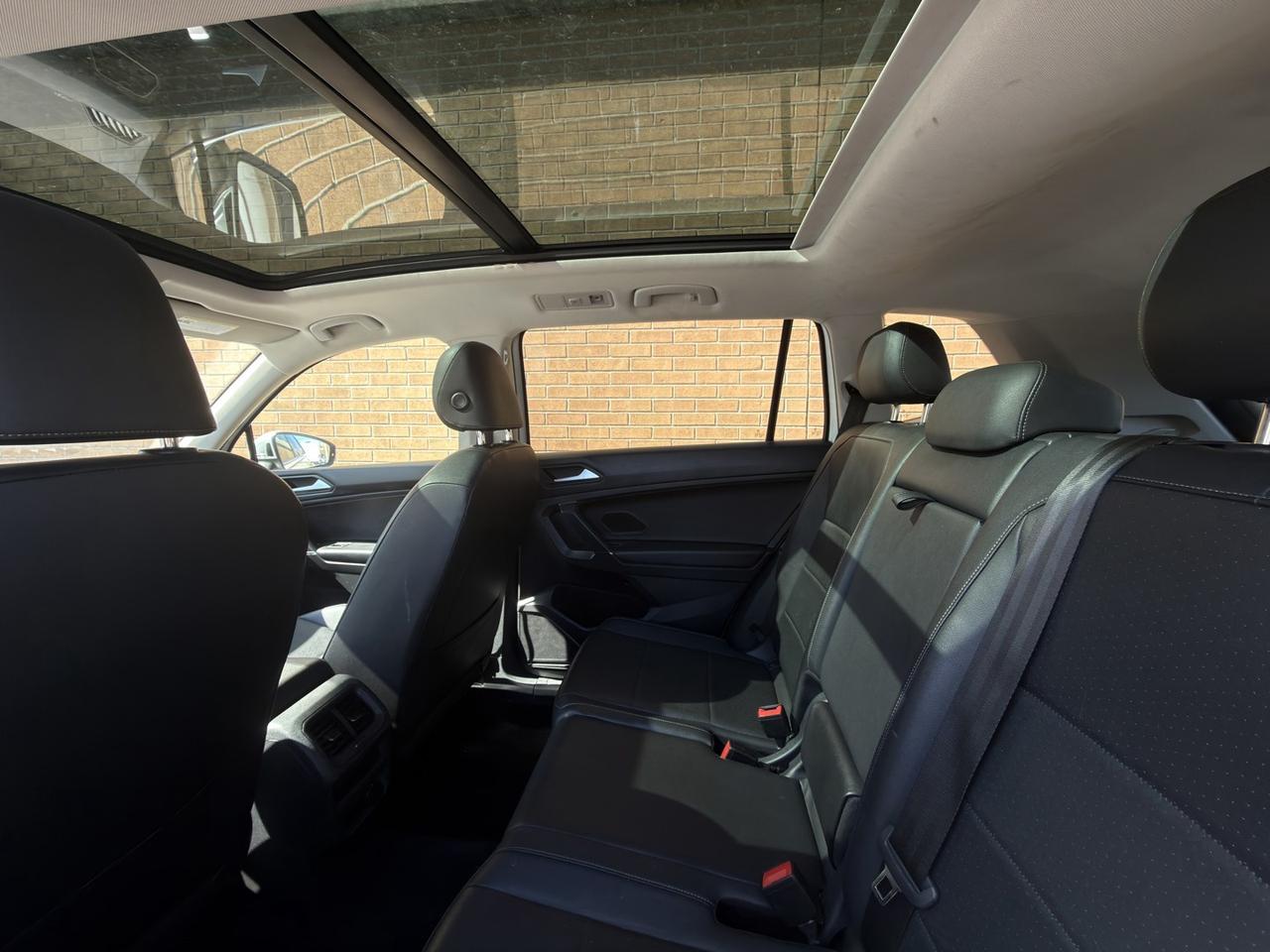 2020 Volkswagen Tiguan Comfortline 4Motion Pearl white Pano Roof   Leathe Photo