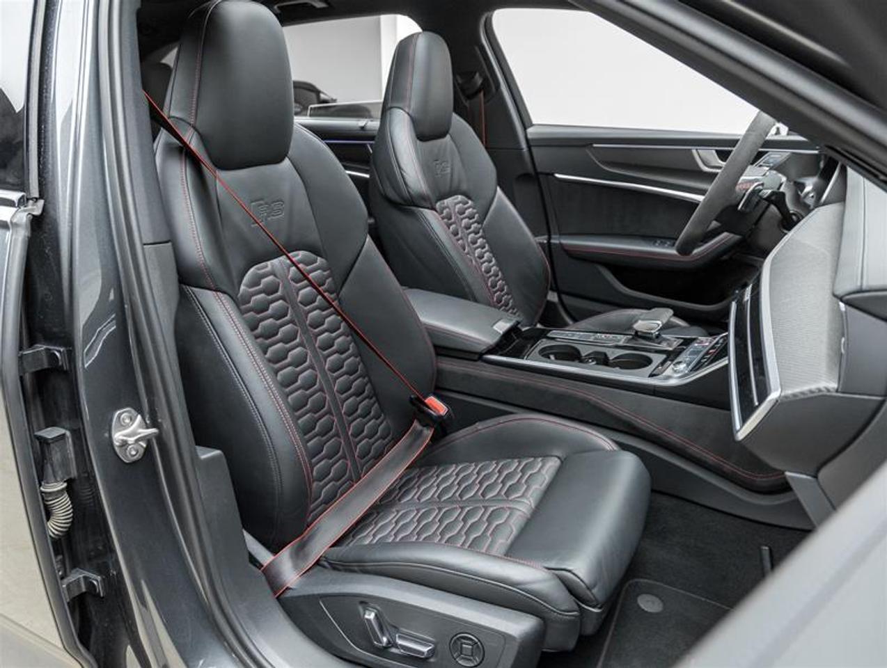 2022 Audi RS 6 Avant  Photo