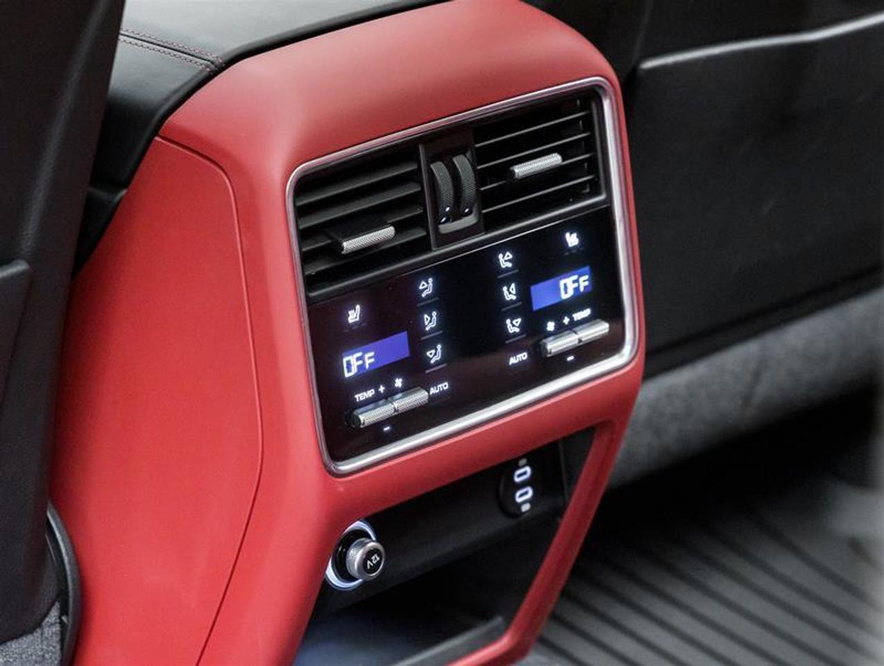 2023 Porsche Cayenne  Photo