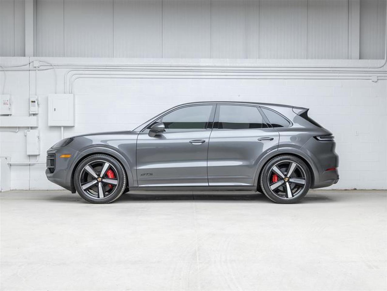 2025 Porsche Cayenne  Photo4