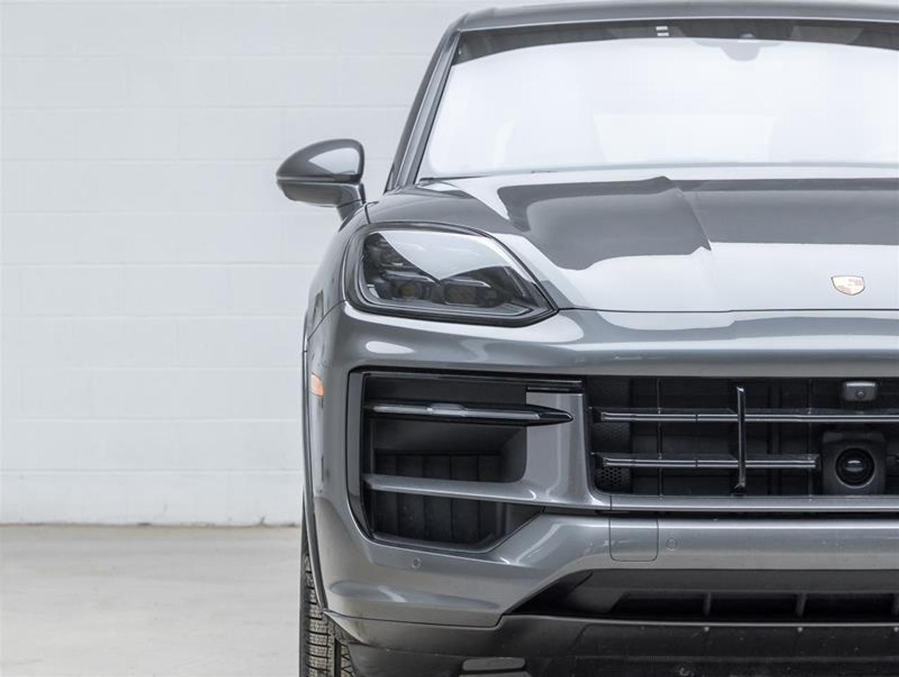 2025 Porsche Cayenne  Photo2