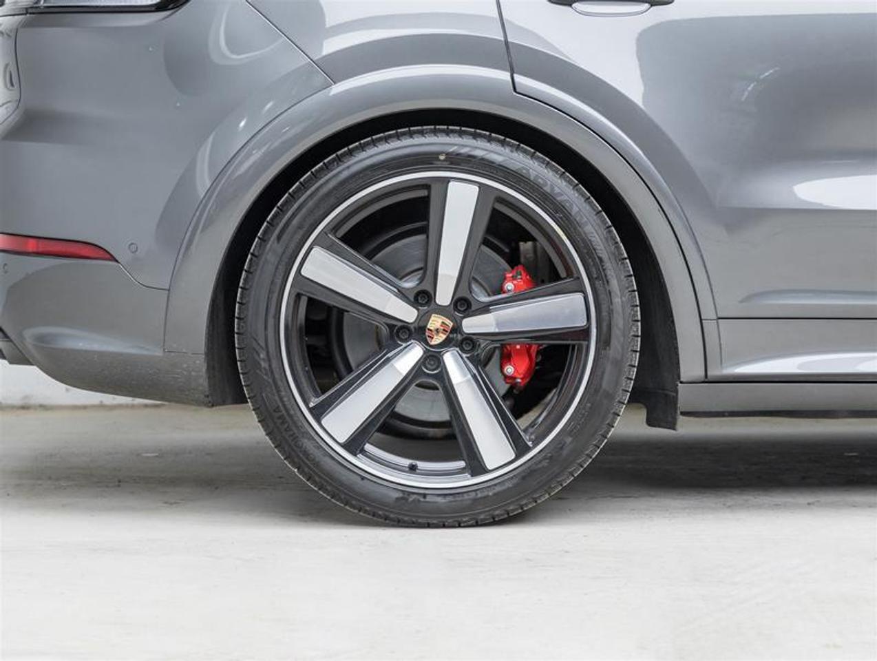 2025 Porsche Cayenne  Photo