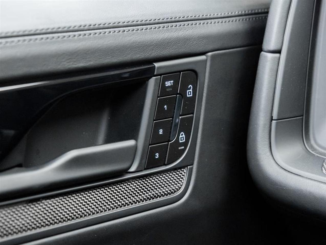 2025 Porsche Cayenne  Photo