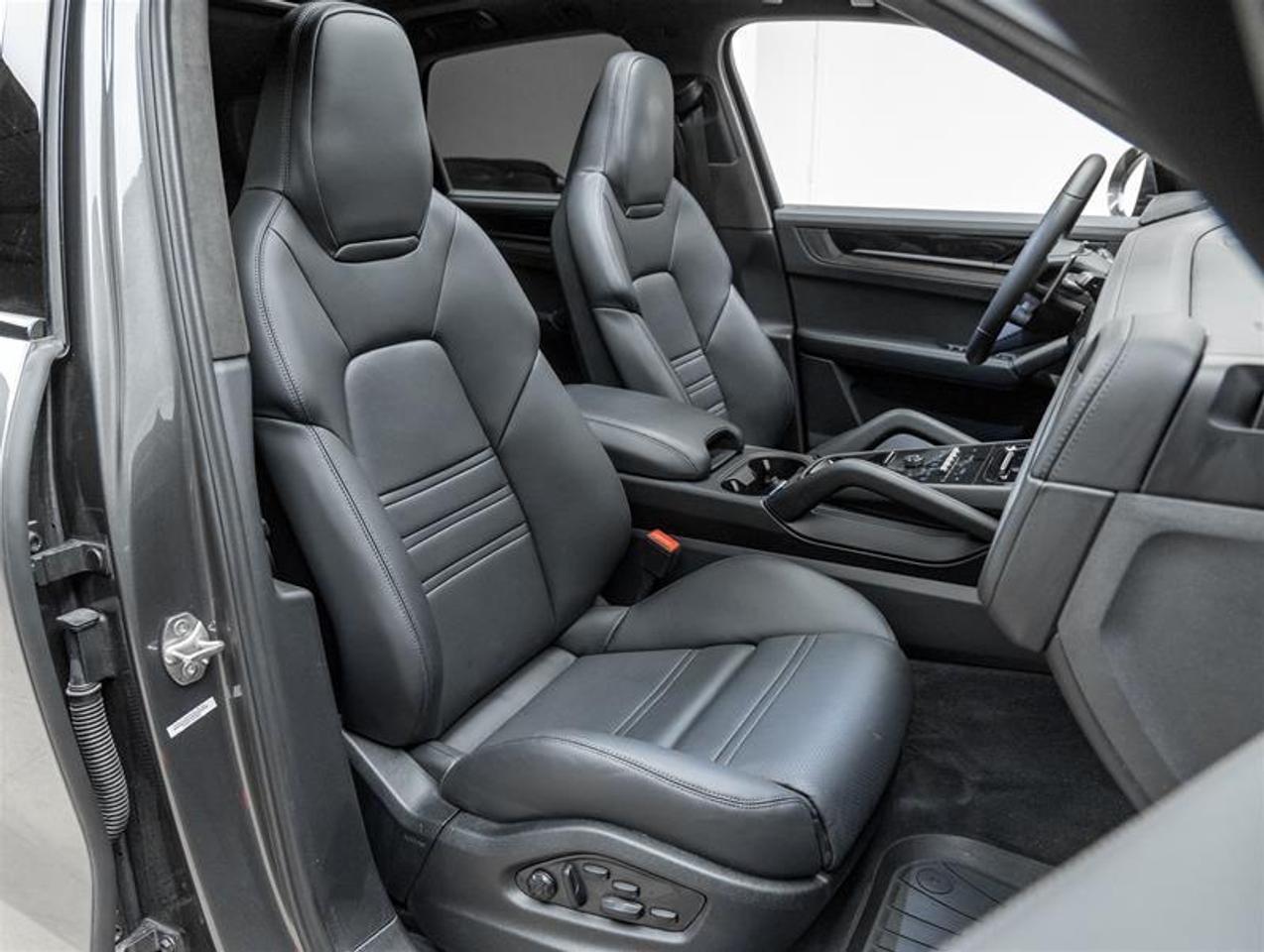 2025 Porsche Cayenne  Photo