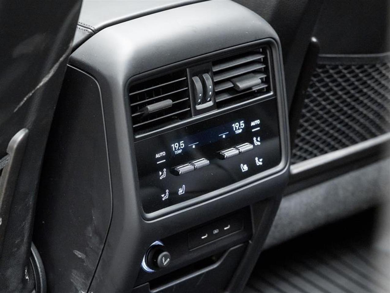 2025 Porsche Cayenne  Photo