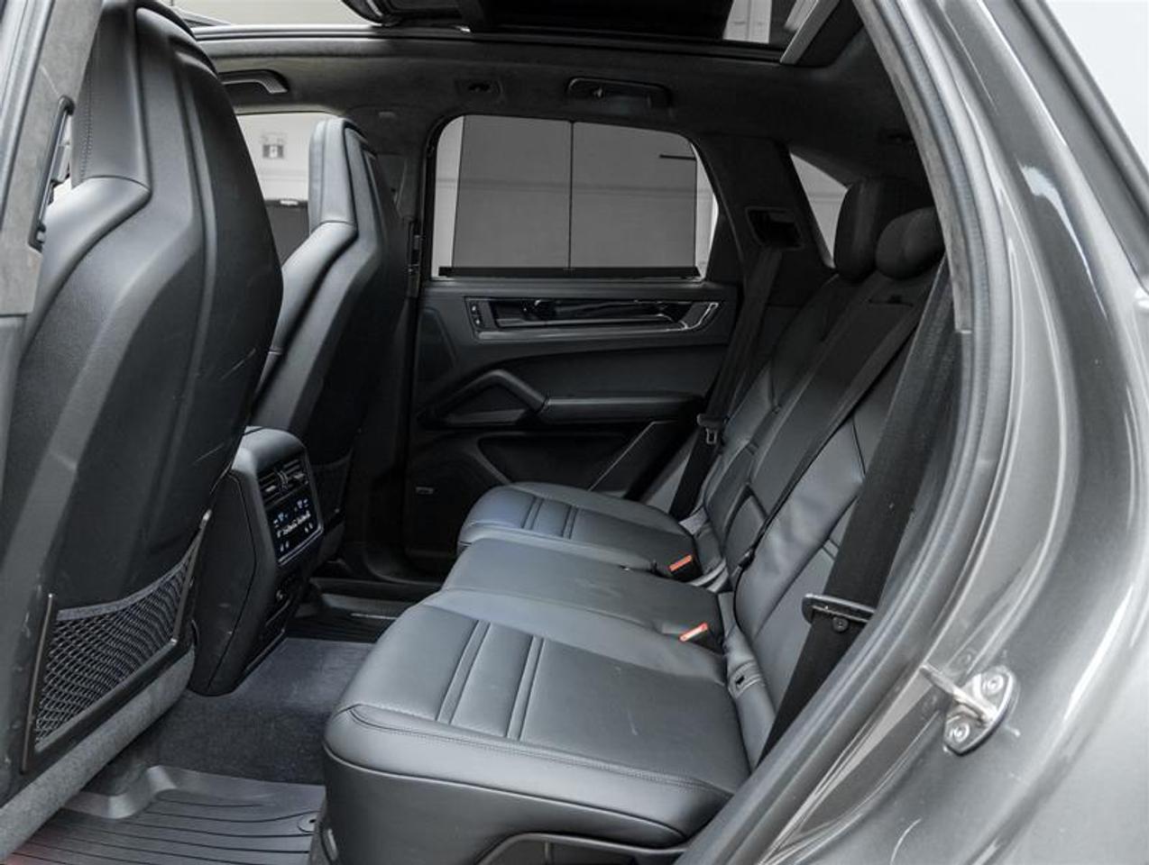 2025 Porsche Cayenne  Photo