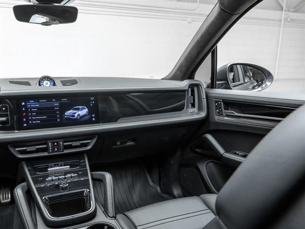 2025 Porsche Cayenne  Photo