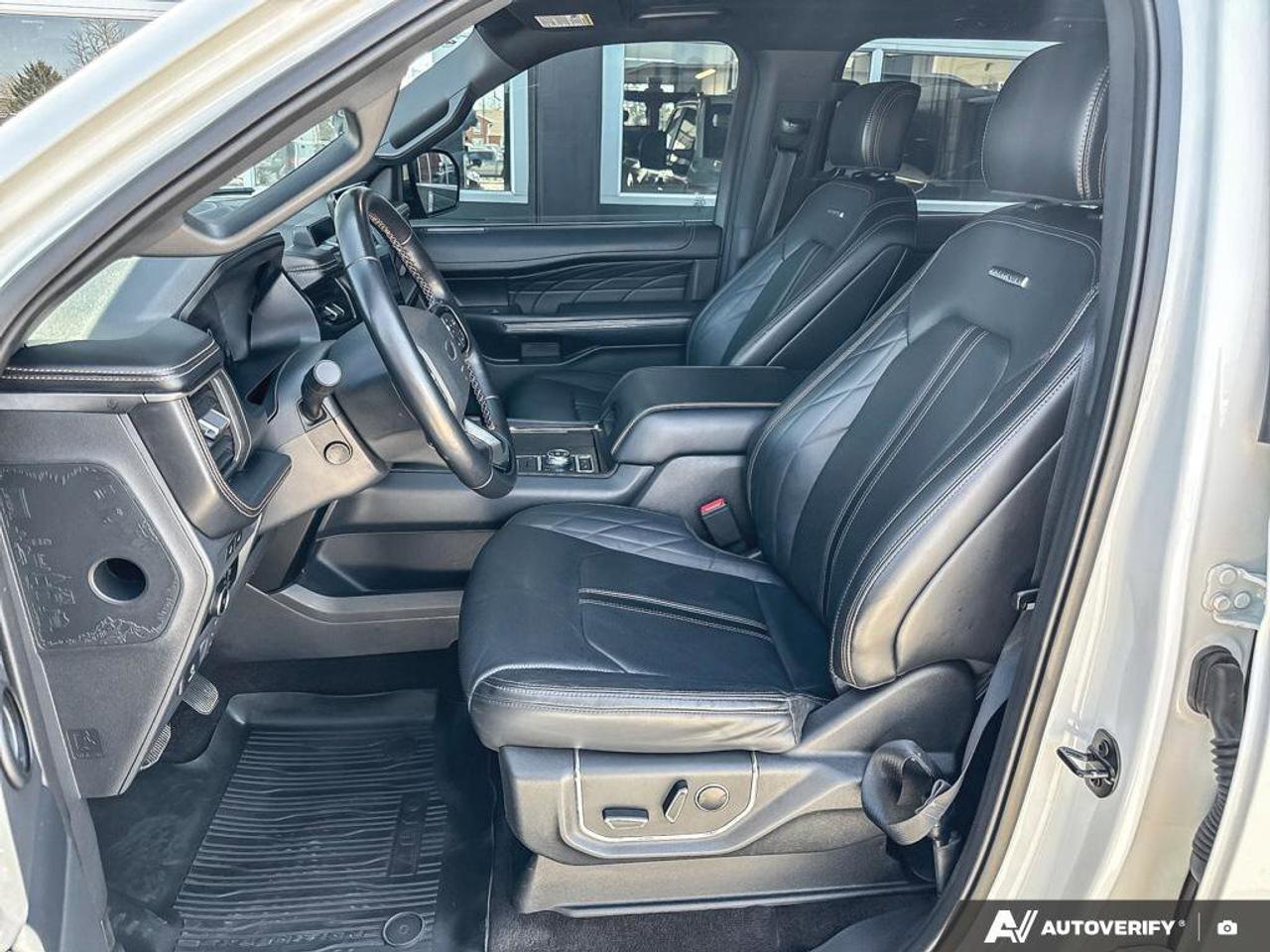2023 Ford Expedition Platinum   LTHR   MOONROOF   HTD SEATS Photo