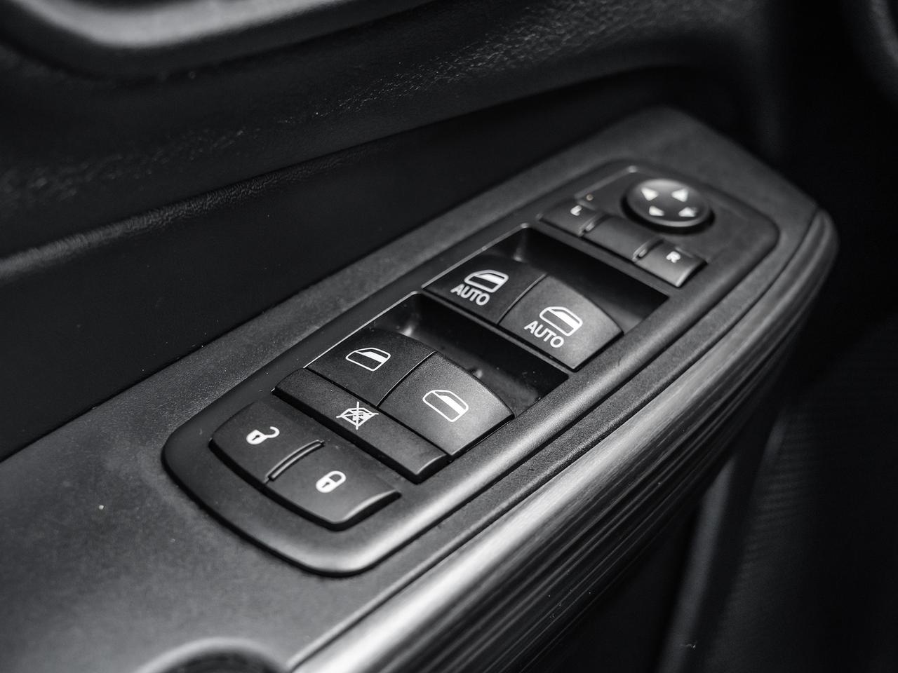 2016 Jeep Cherokee 4WD 4dr Limited  LUXURY GRP  ROOF  TRAILER TOW PKG Photo
