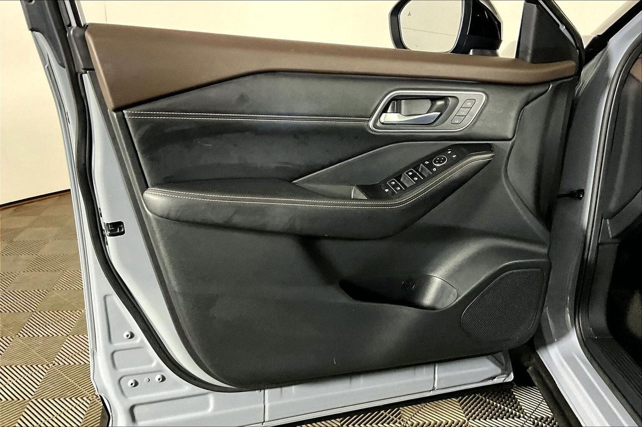 2021 Nissan Rogue AWD Platinum Photo