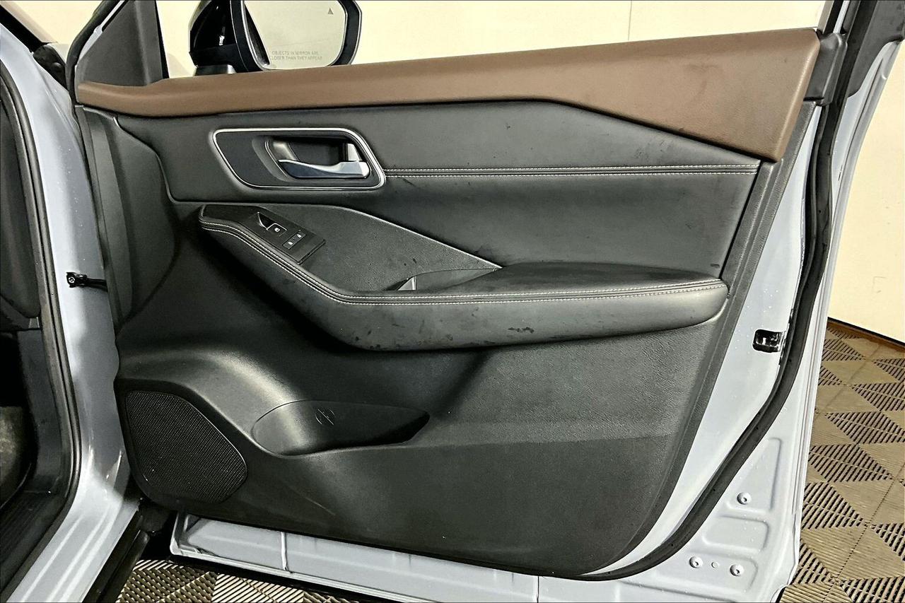 2021 Nissan Rogue AWD Platinum Photo