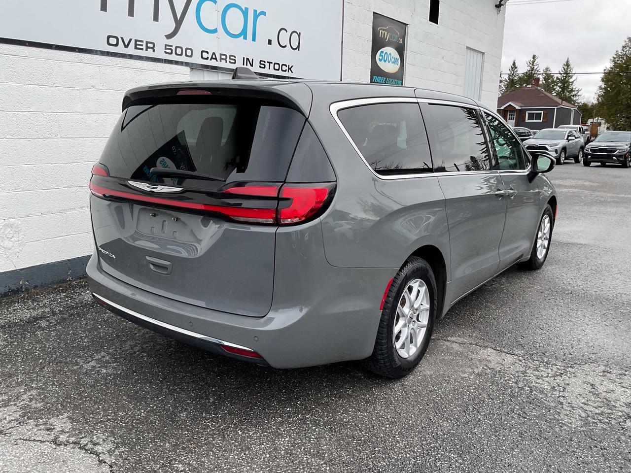 2023 Chrysler Pacifica Touring-L Front-Wheel Drive Passenger Van Photo2