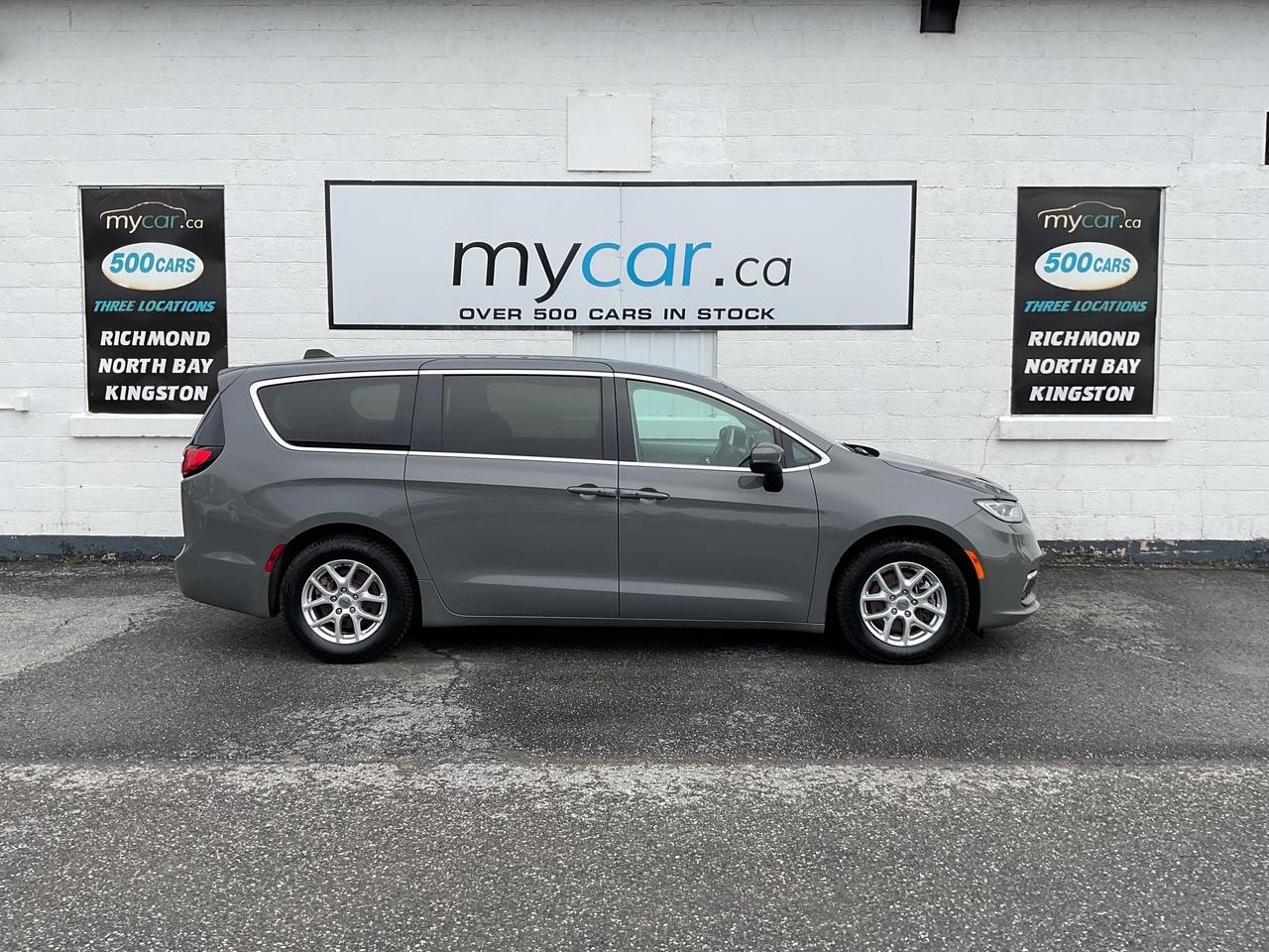 2023 Chrysler Pacifica Touring-L Front-Wheel Drive Passenger Van Photo