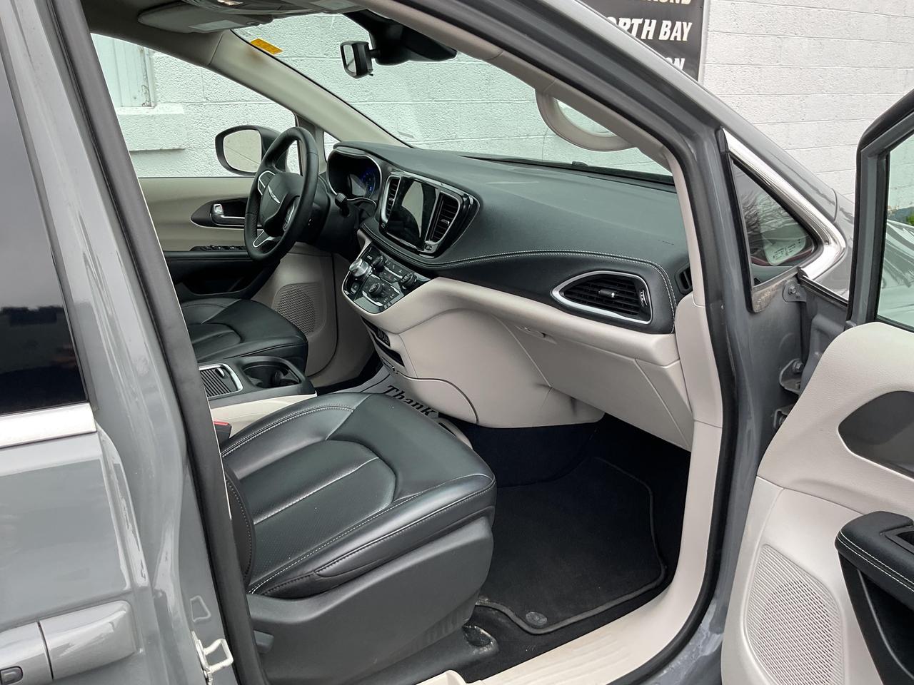 2023 Chrysler Pacifica Touring-L Front-Wheel Drive Passenger Van Photo