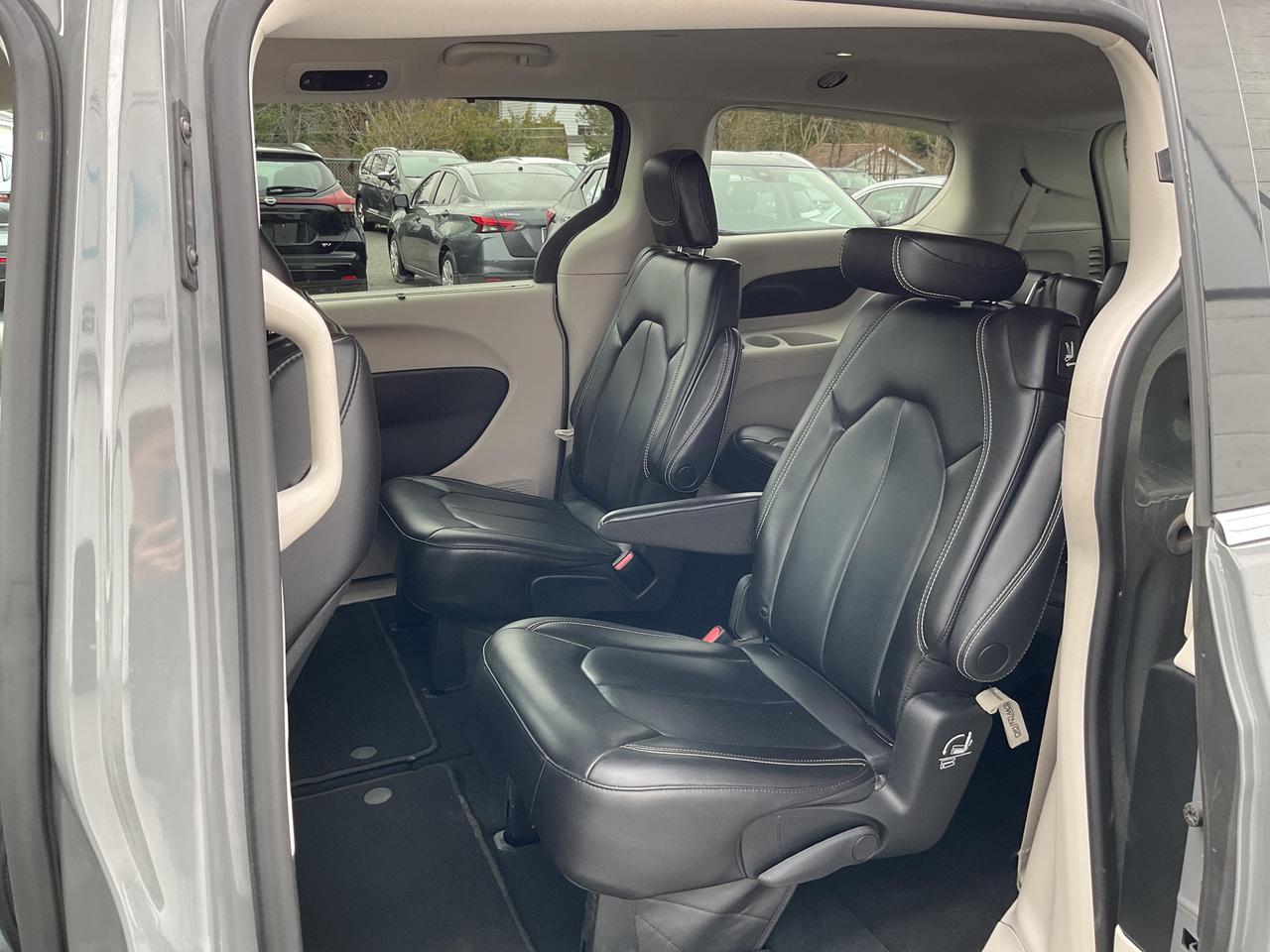 2023 Chrysler Pacifica Touring-L Front-Wheel Drive Passenger Van Photo