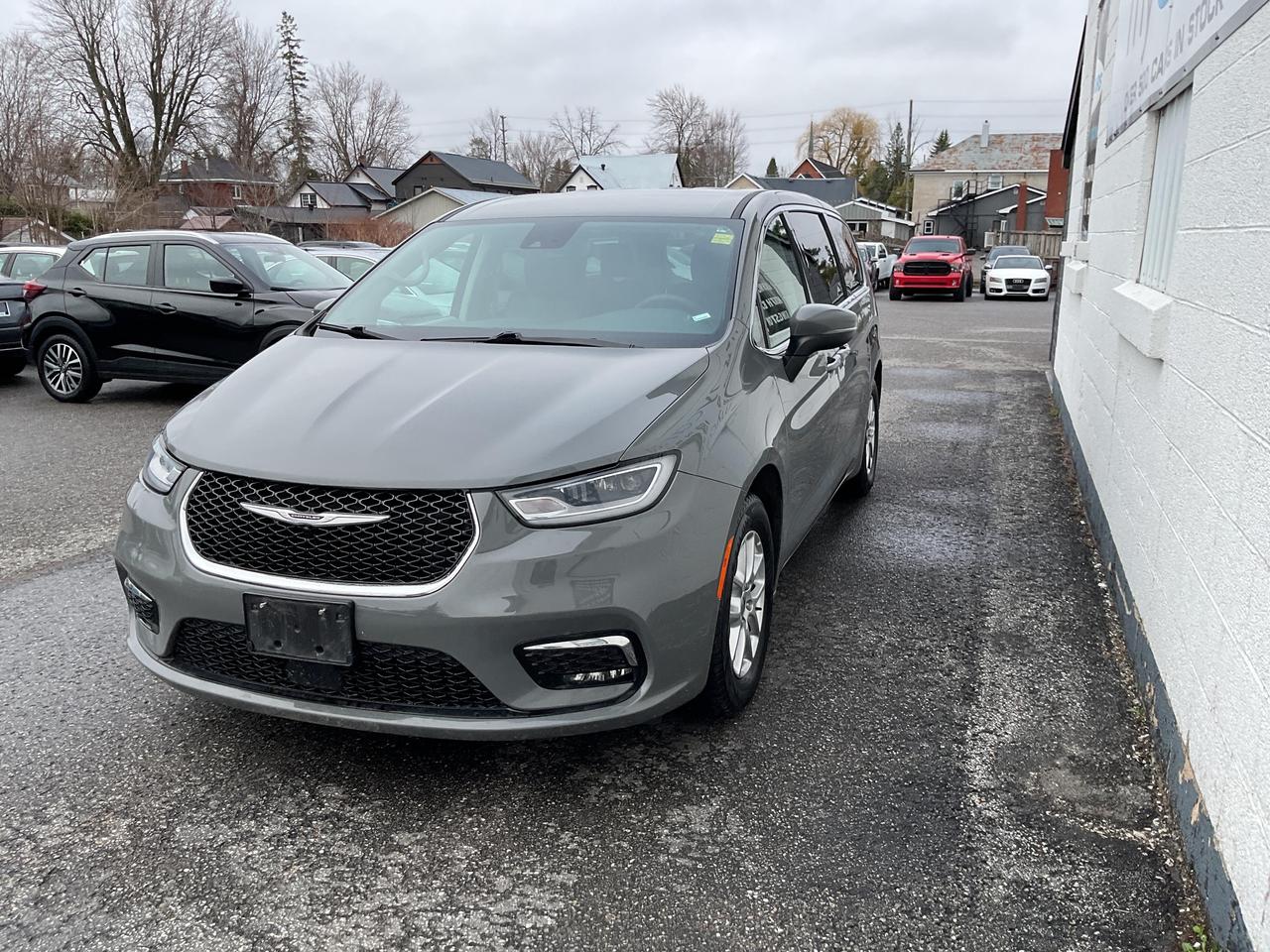 2023 Chrysler Pacifica Touring-L Front-Wheel Drive Passenger Van Photo