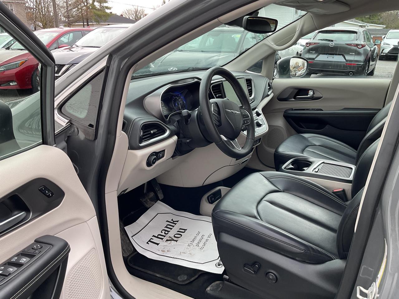 2023 Chrysler Pacifica Touring-L Front-Wheel Drive Passenger Van Photo