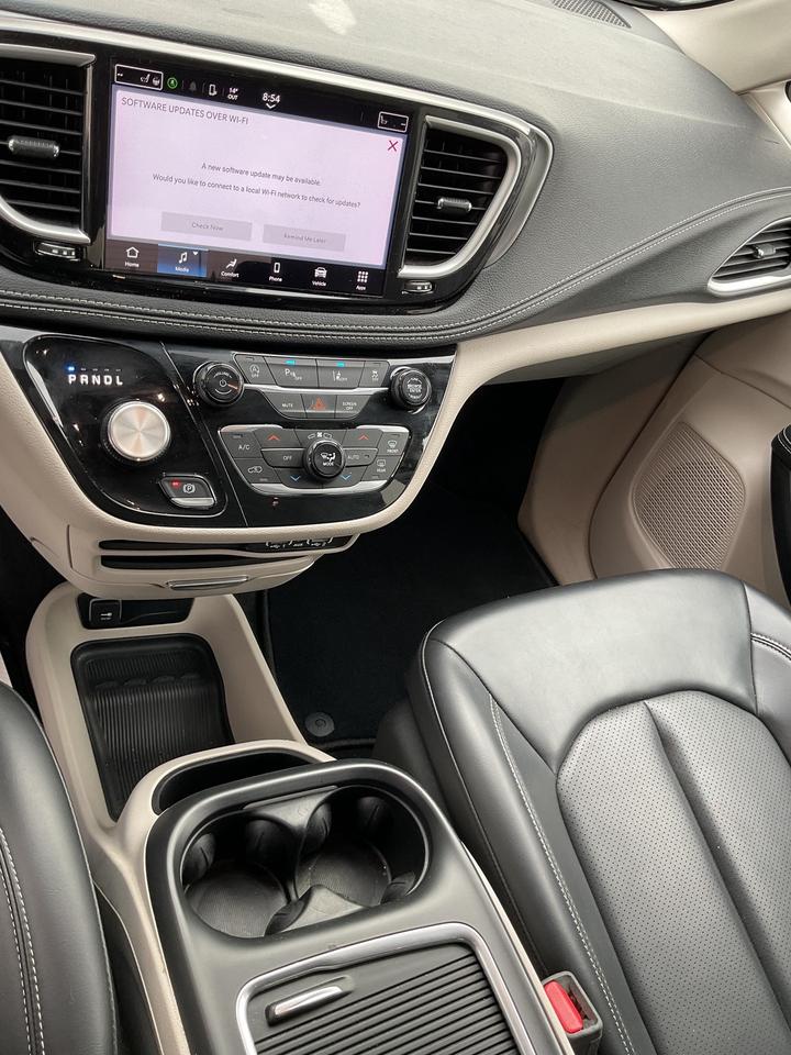 2023 Chrysler Pacifica Touring-L Front-Wheel Drive Passenger Van Photo