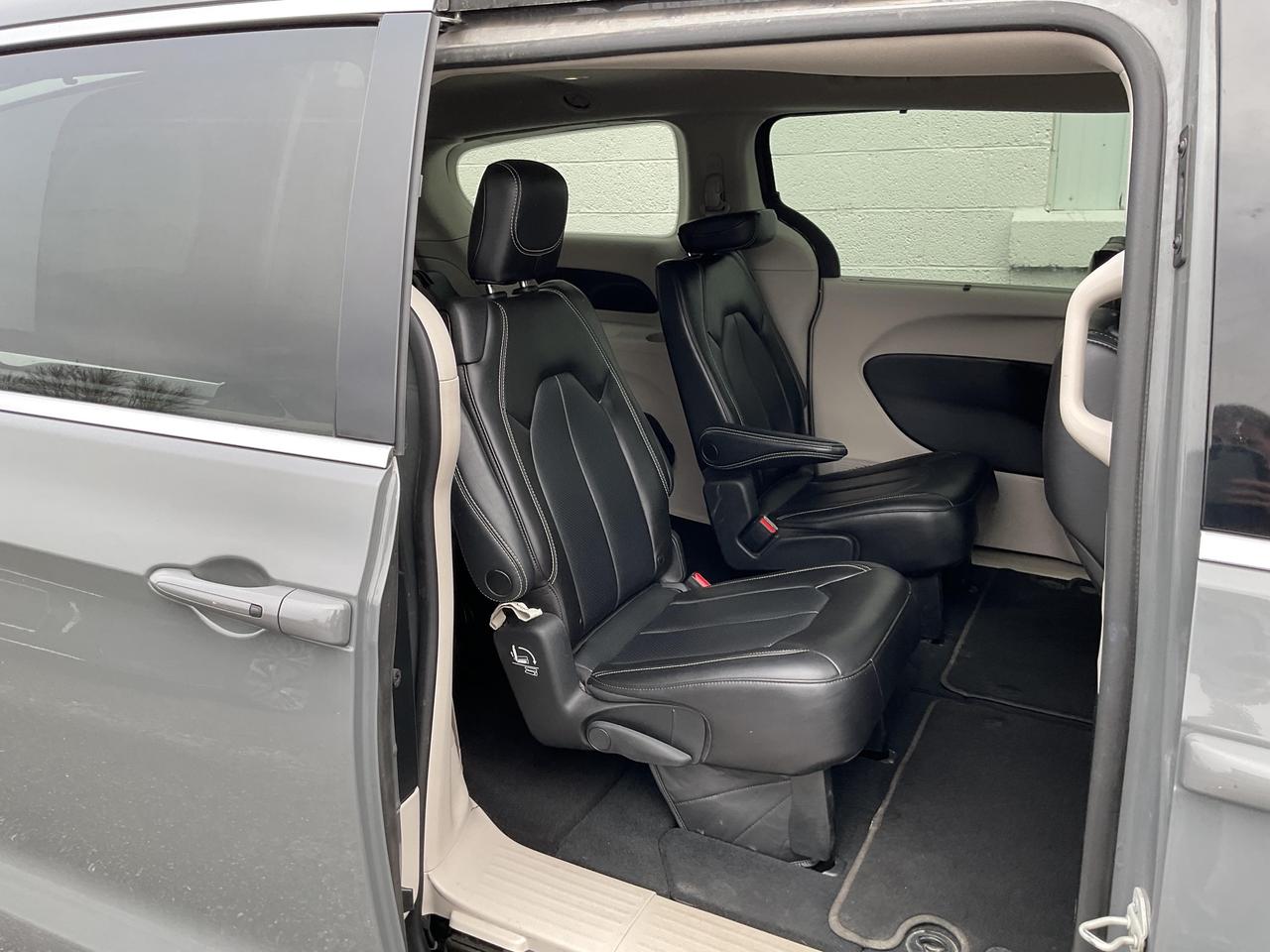 2023 Chrysler Pacifica Touring-L Front-Wheel Drive Passenger Van Photo