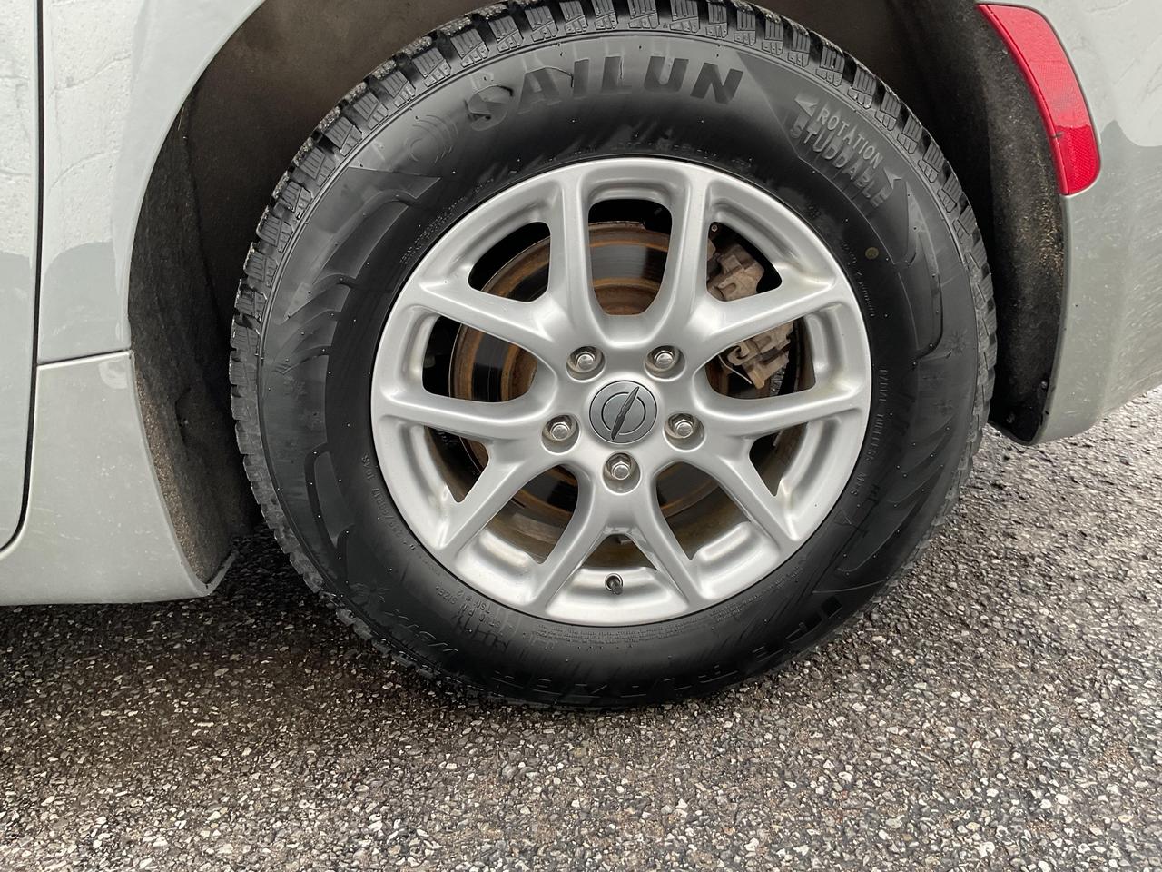 2023 Chrysler Pacifica Touring-L Front-Wheel Drive Passenger Van Photo