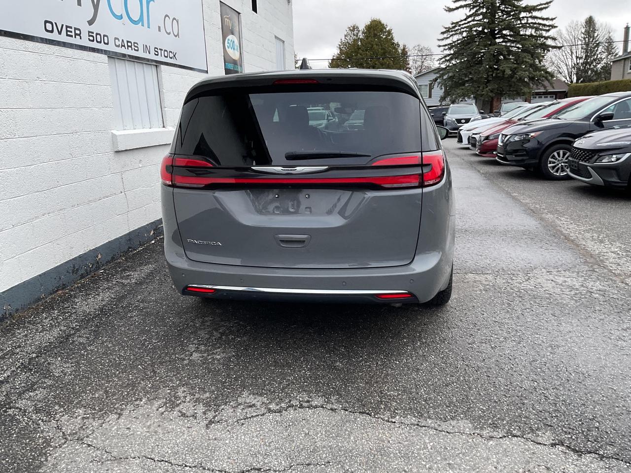 2023 Chrysler Pacifica Touring-L Front-Wheel Drive Passenger Van Photo3