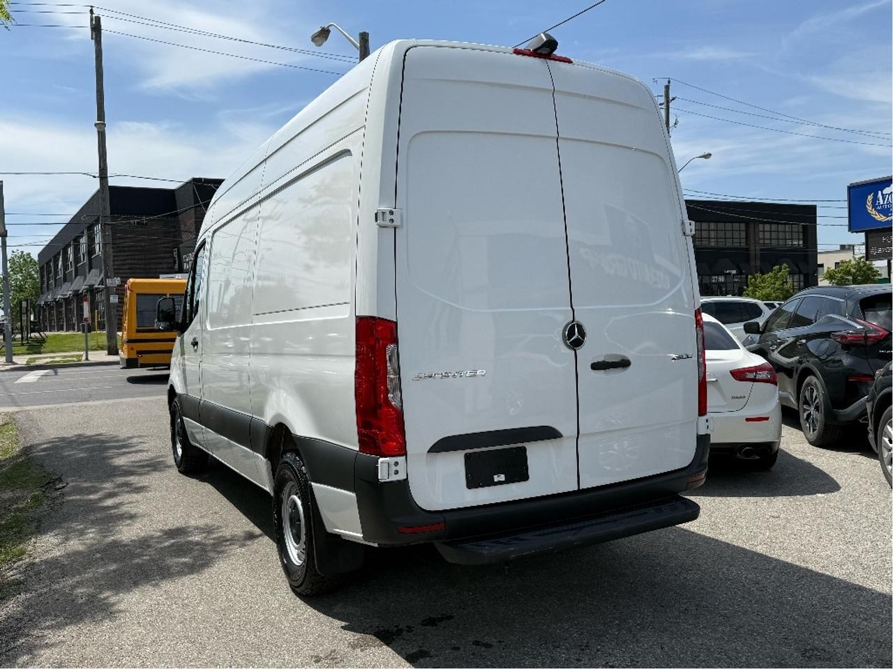 2022 Mercedes-Benz Sprinter Cargo Van 2500 V6 144 WheelBase Low KMs Certified Warranty Photo4