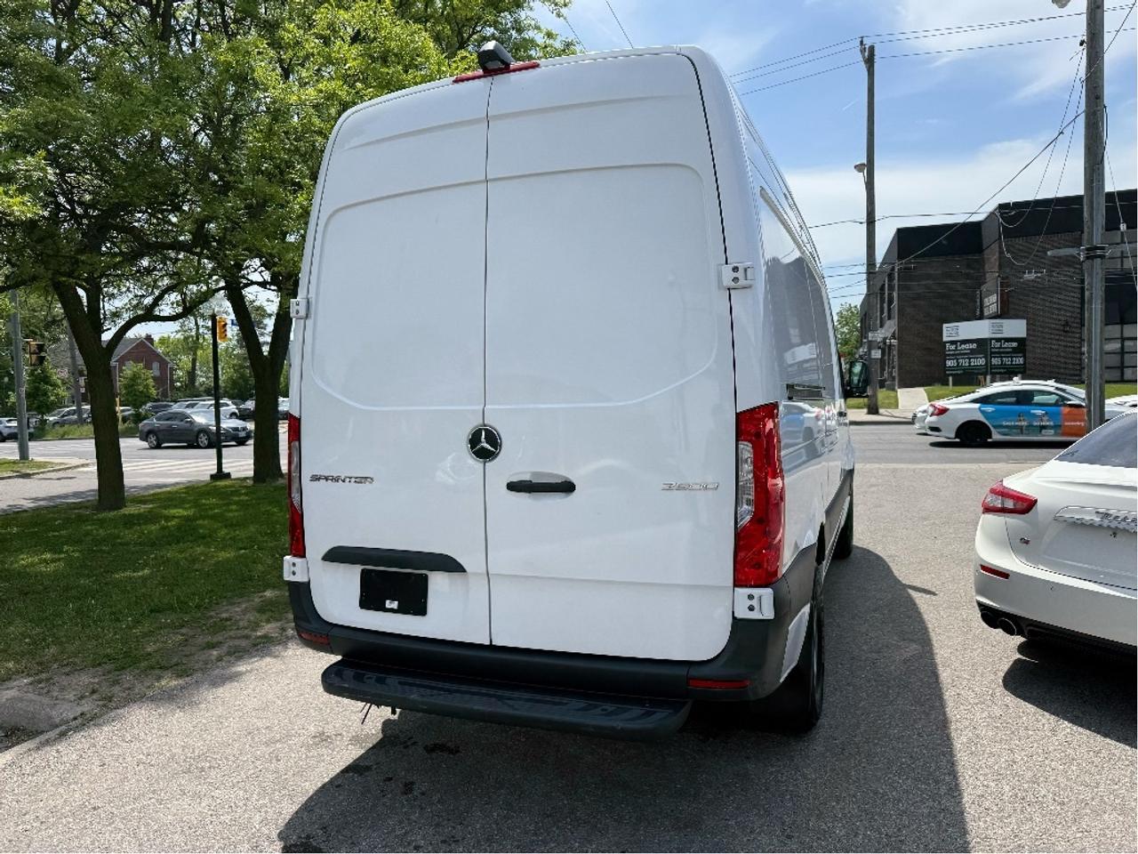 2022 Mercedes-Benz Sprinter Cargo Van 2500 V6 144 WheelBase Low KMs Certified Warranty Photo3