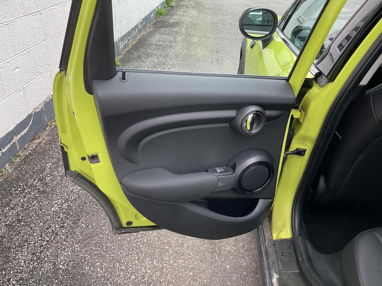 2023 MINI 5 Door Cooper 4dr Hatchback Photo