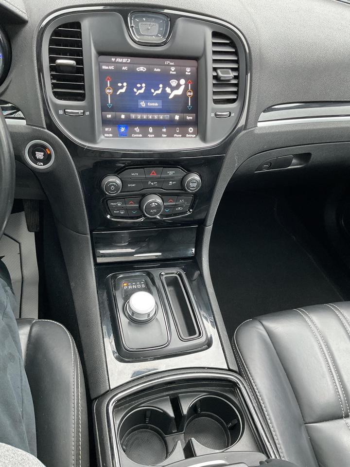 2022 Chrysler 300 S 4dr Rear-wheel Drive Sedan Photo