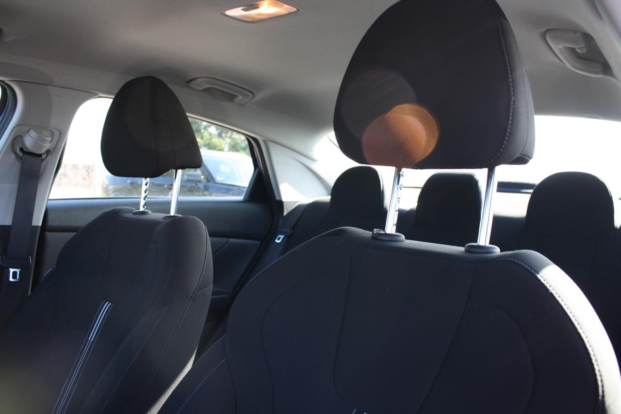 2021 Hyundai Elantra Preferred IVT Photo