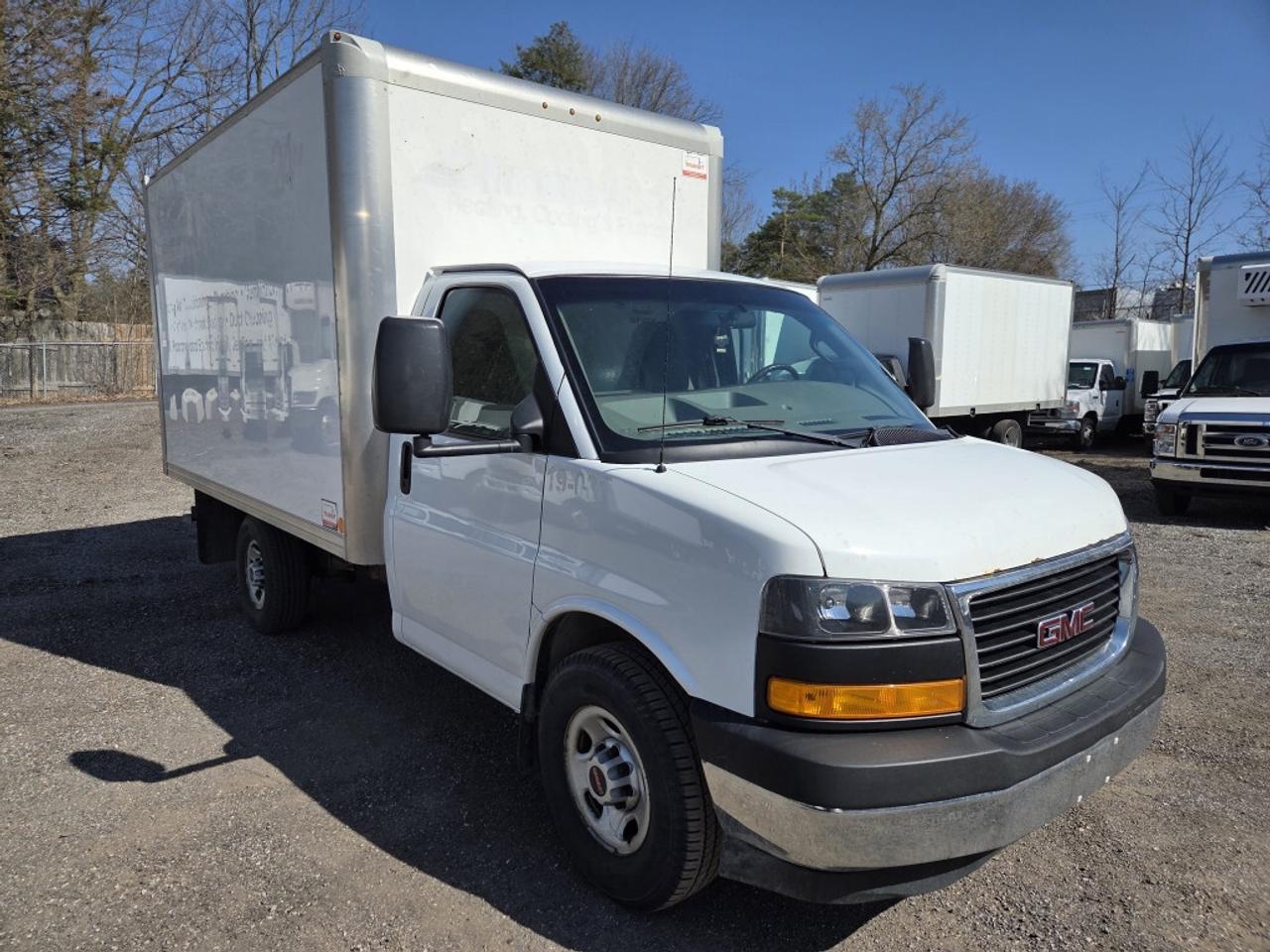 2019 GMC Savana 12Ft Box - Single Rear Wheels - V6 Gas Photo2