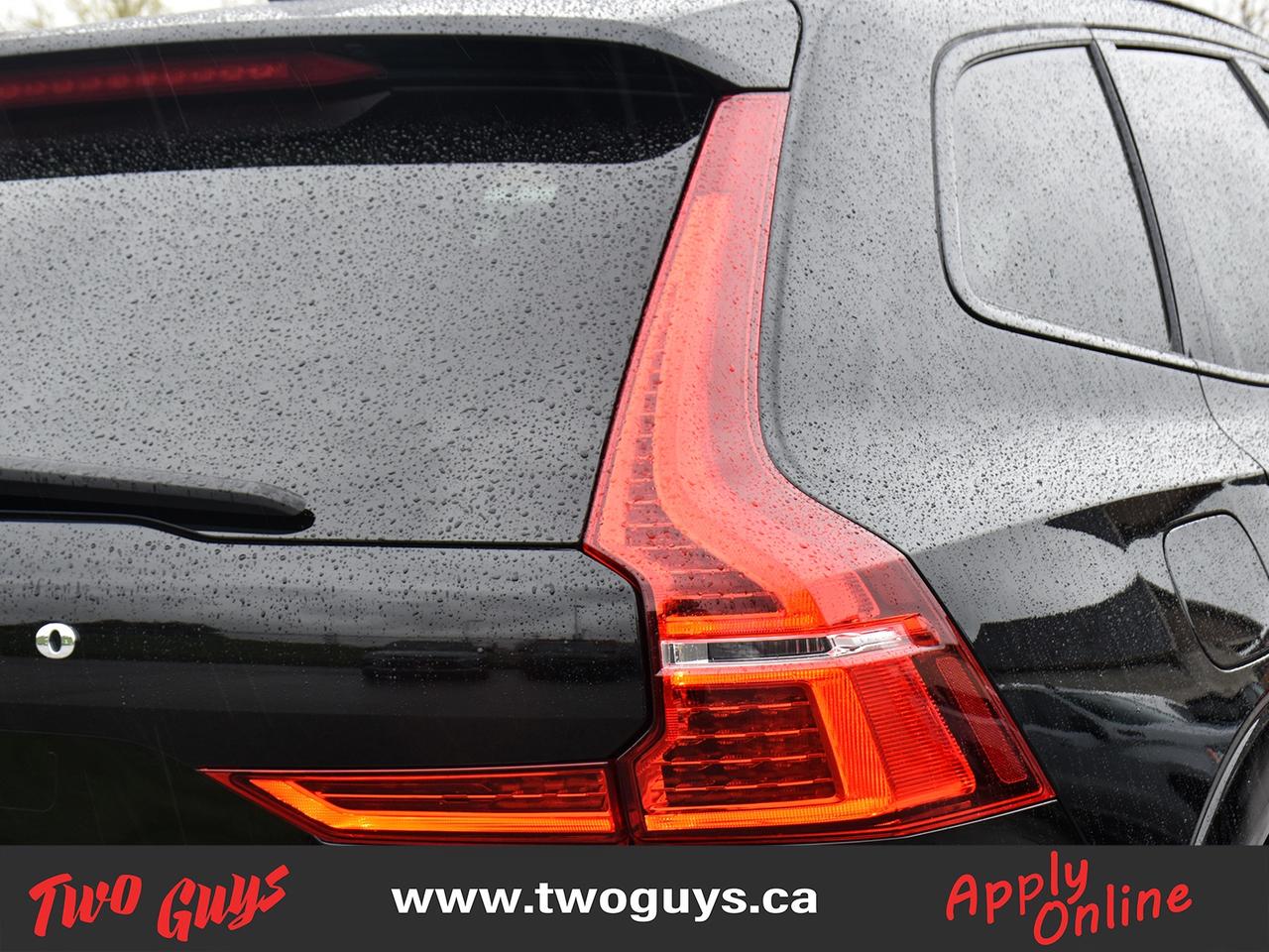 2021 Volvo XC60 T6 R-Design   New Tires   Panoroof   Nav Photo