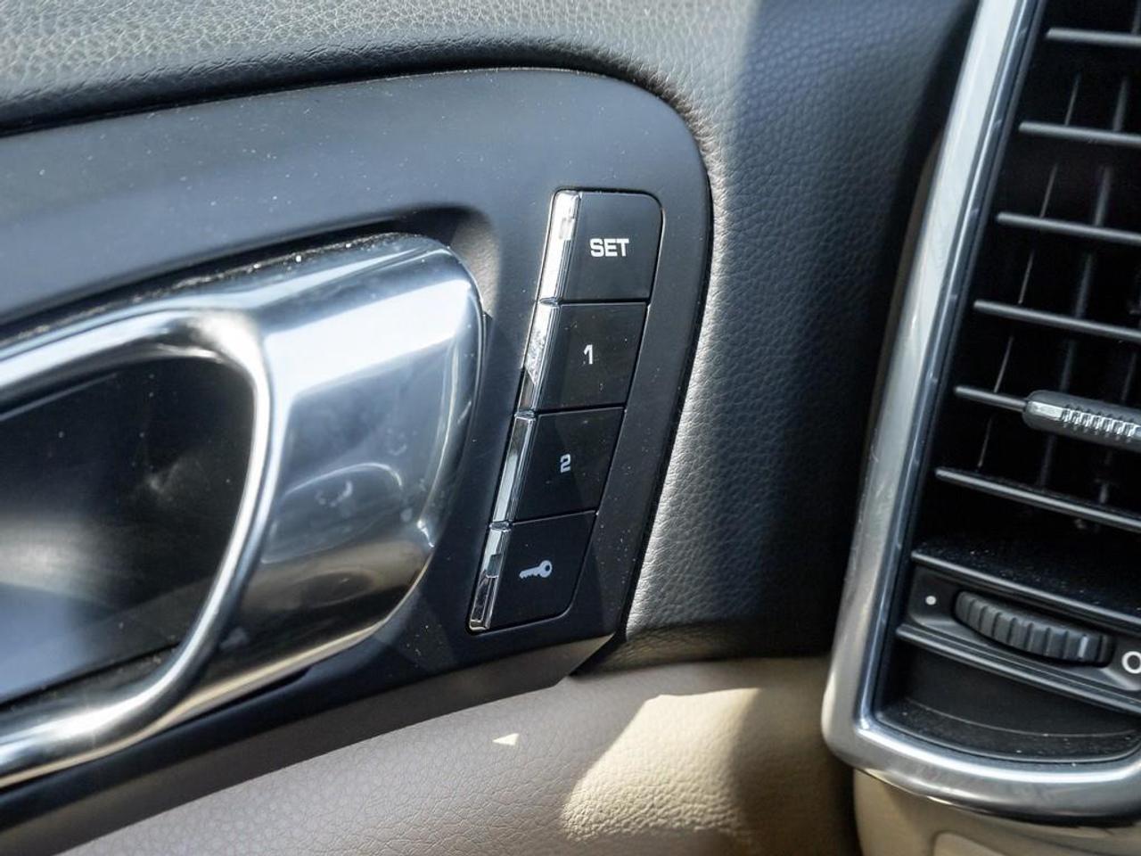 2016 Porsche Cayenne Base 4dr All-wheel Drive Photo