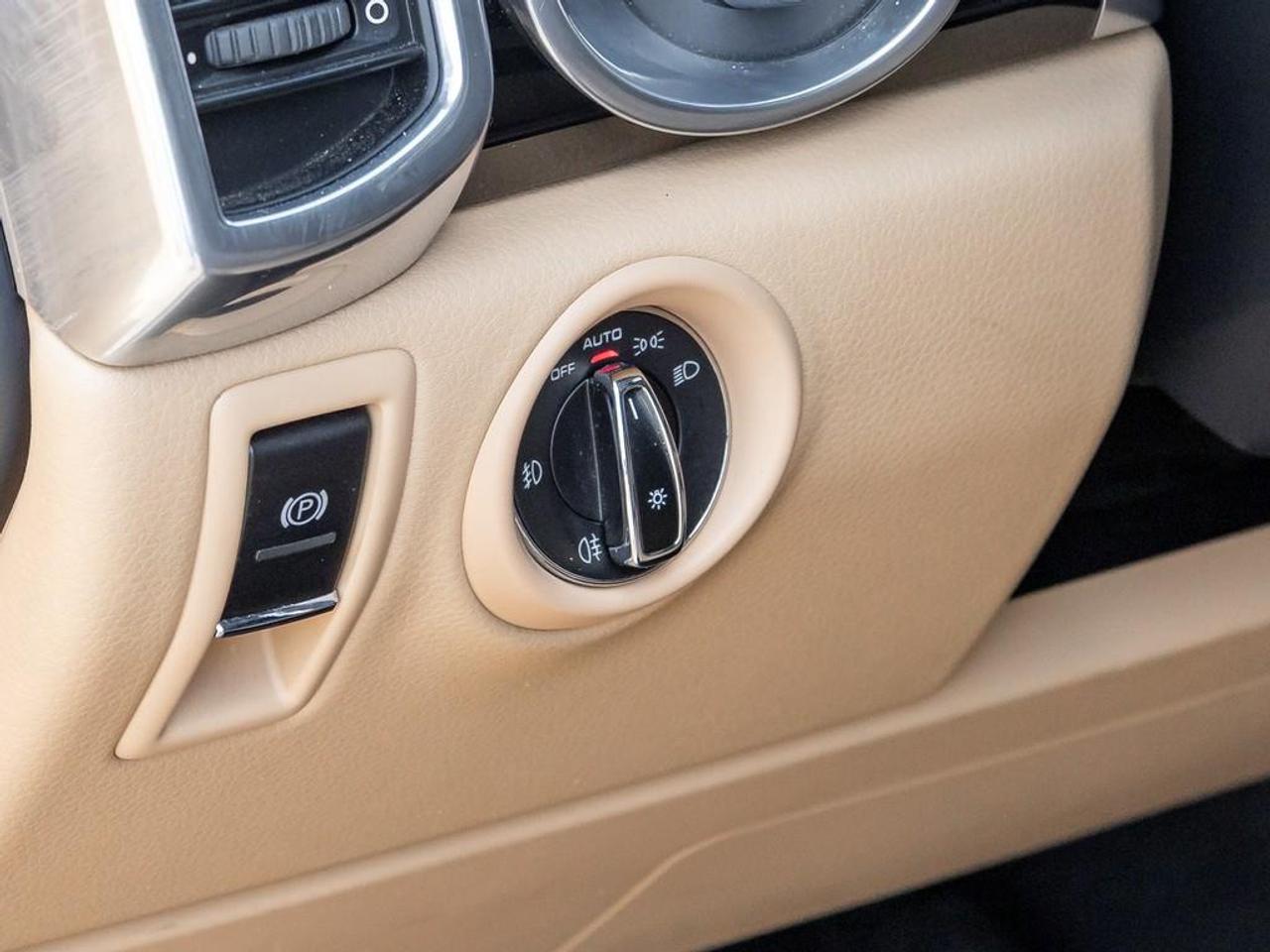 2016 Porsche Cayenne Base 4dr All-wheel Drive Photo