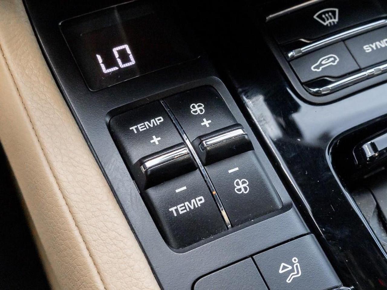 2016 Porsche Cayenne Base 4dr All-wheel Drive Photo