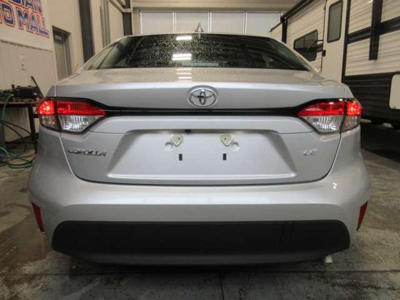2025 Toyota Corolla LE UPGRADE, ROOF, ALLOYS, HTD. SEATS, APPLE/ANDROI Photo