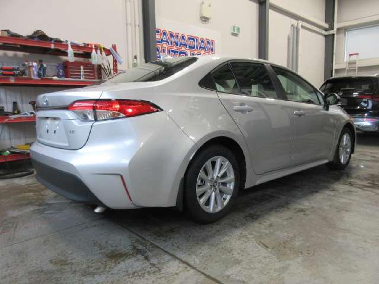 2025 Toyota Corolla LE UPGRADE, ROOF, ALLOYS, HTD. SEATS, APPLE/ANDROI Photo