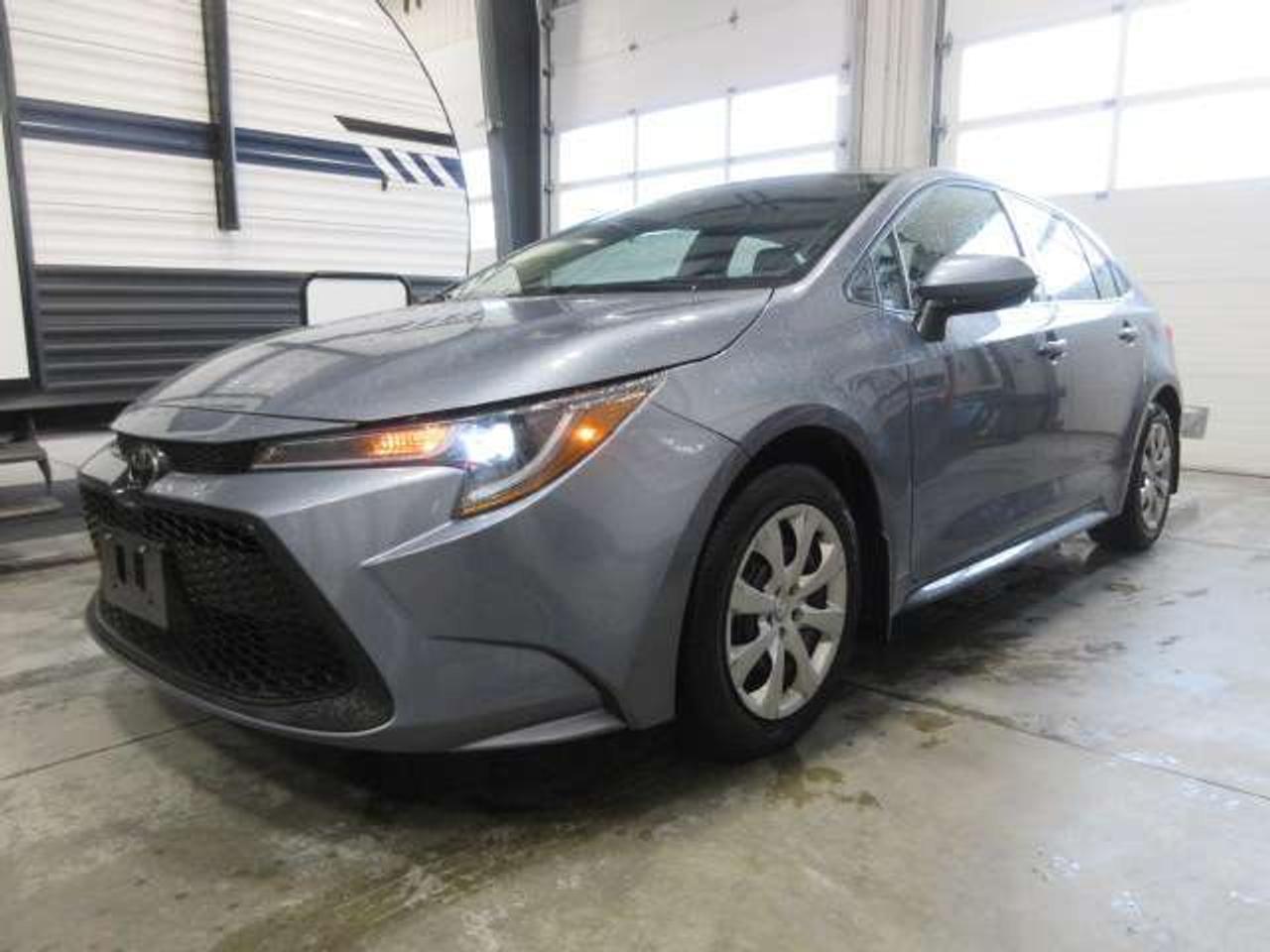 2022 Toyota Corolla LE, HTD. SEATS, A/C, BT, CAMERA, 63K! Photo