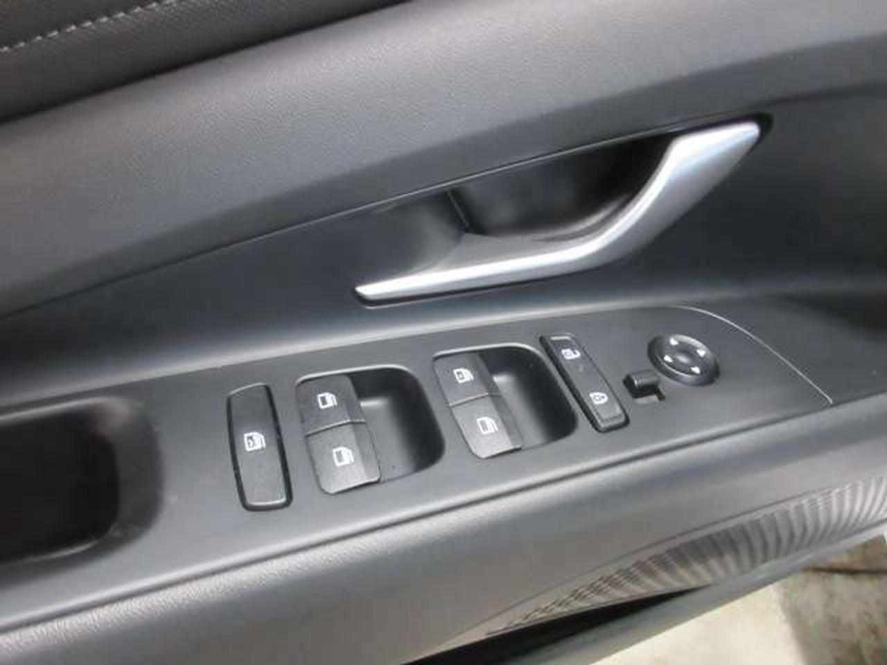 2025 Hyundai Elantra PREFERRED W/TECH, ROOF, NAV, APPLE/ANDROID, 24K! Photo