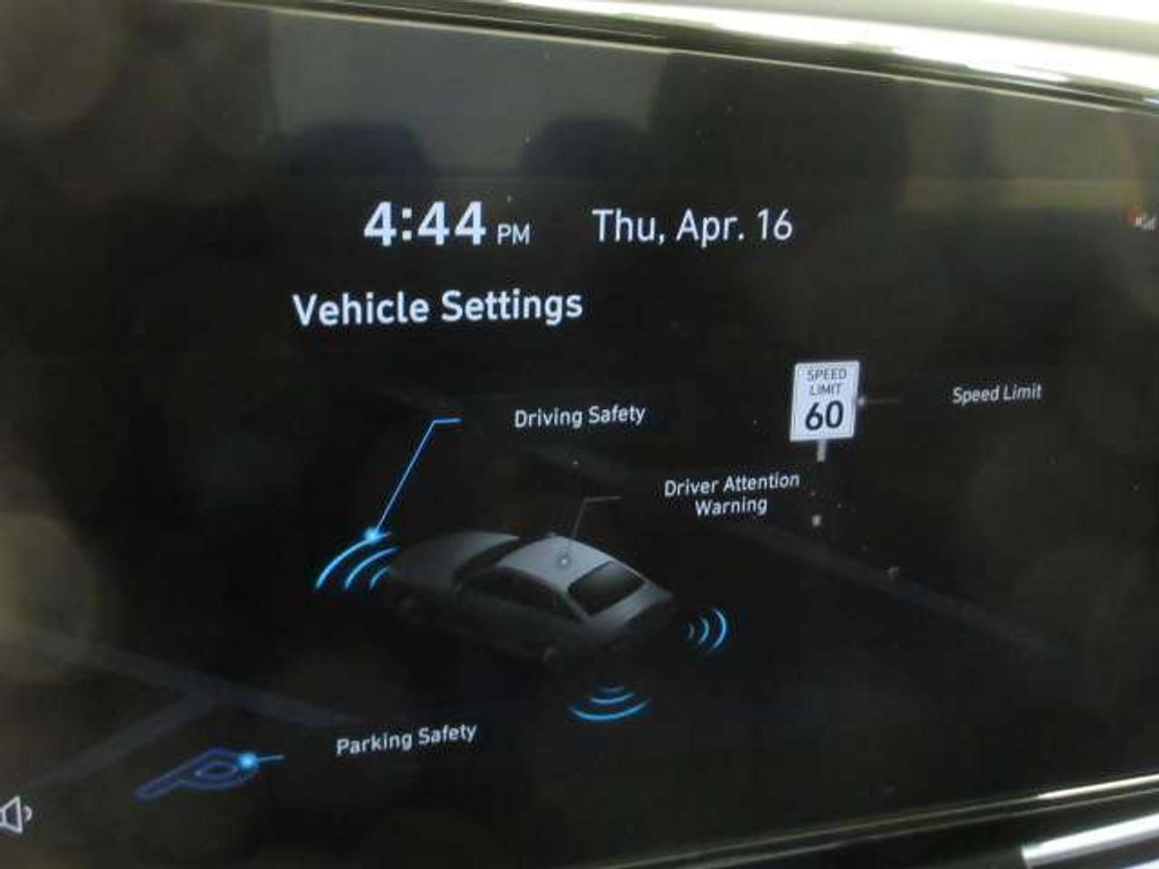 2025 Hyundai Elantra PREFERRED W/TECH, ROOF, NAV, APPLE/ANDROID, 24K! Photo