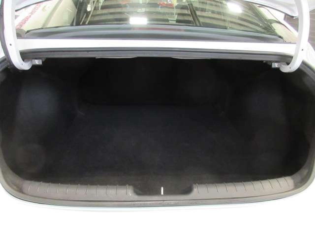 2025 Hyundai Elantra PREFERRED W/TECH, ROOF, NAV, APPLE/ANDROID, 24K! Photo