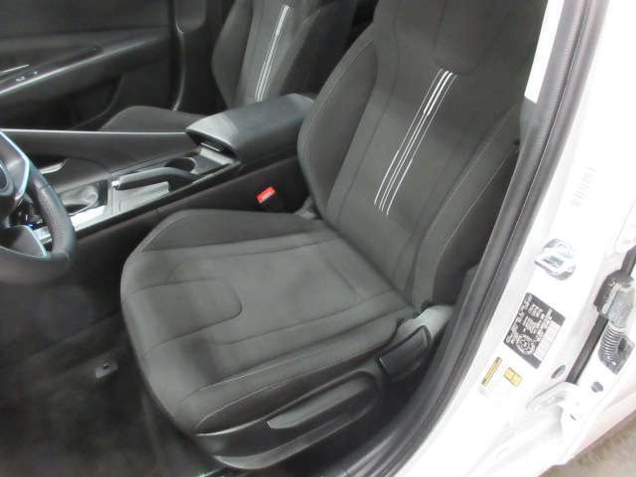 2025 Hyundai Elantra PREFERRED W/TECH, ROOF, NAV, APPLE/ANDROID, 28K! Photo