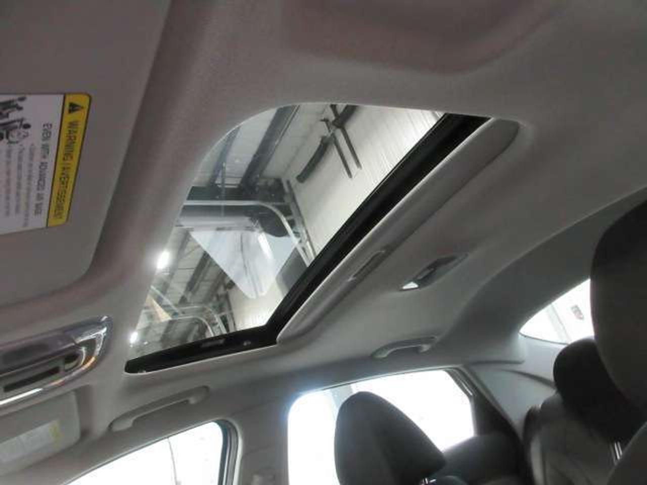 2025 Hyundai Elantra PREFERRED W/TECH, ROOF, NAV, APPLE/ANDROID, 28K! Photo