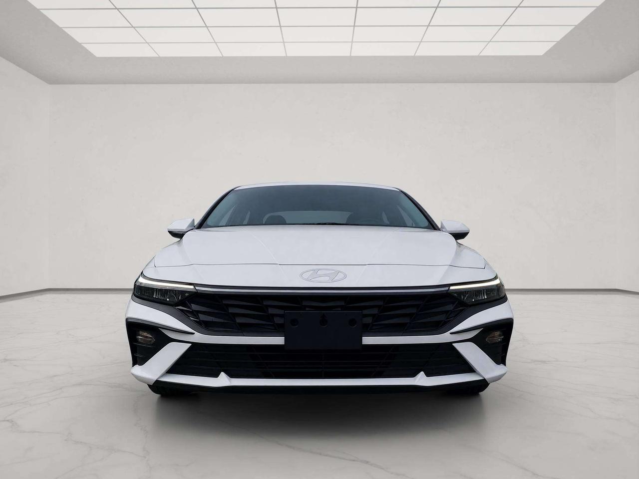 2025 Hyundai Elantra PREFERRED W/TECH, ROOF, NAV, APPLE/ANDROID, 28K! Photo5