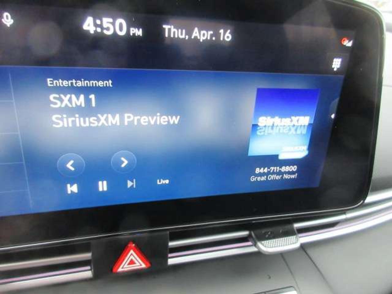 2025 Hyundai Elantra PREFERRED W/TECH, ROOF, NAV, APPLE/ANDROID, 36K! Photo