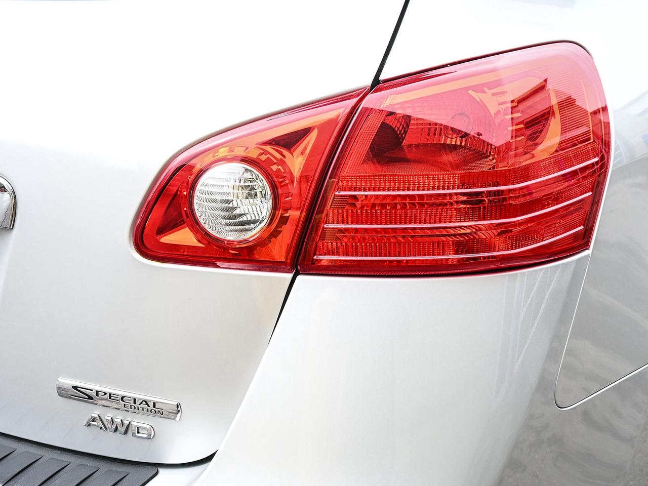 2013 Nissan Rogue AWD   WINTER TIRES INCL   SOLD ASIS   LOW KM! Photo