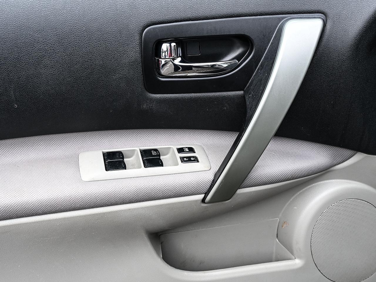 2013 Nissan Rogue AWD   WINTER TIRES INCL   SOLD ASIS   LOW KM! Photo